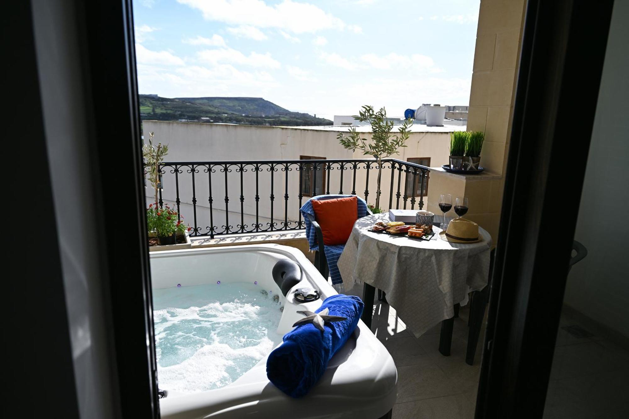 Ta'Lonza Luxury Near Goldenbay With Hot Tub App3 Daire Mellieħa Dış mekan fotoğraf